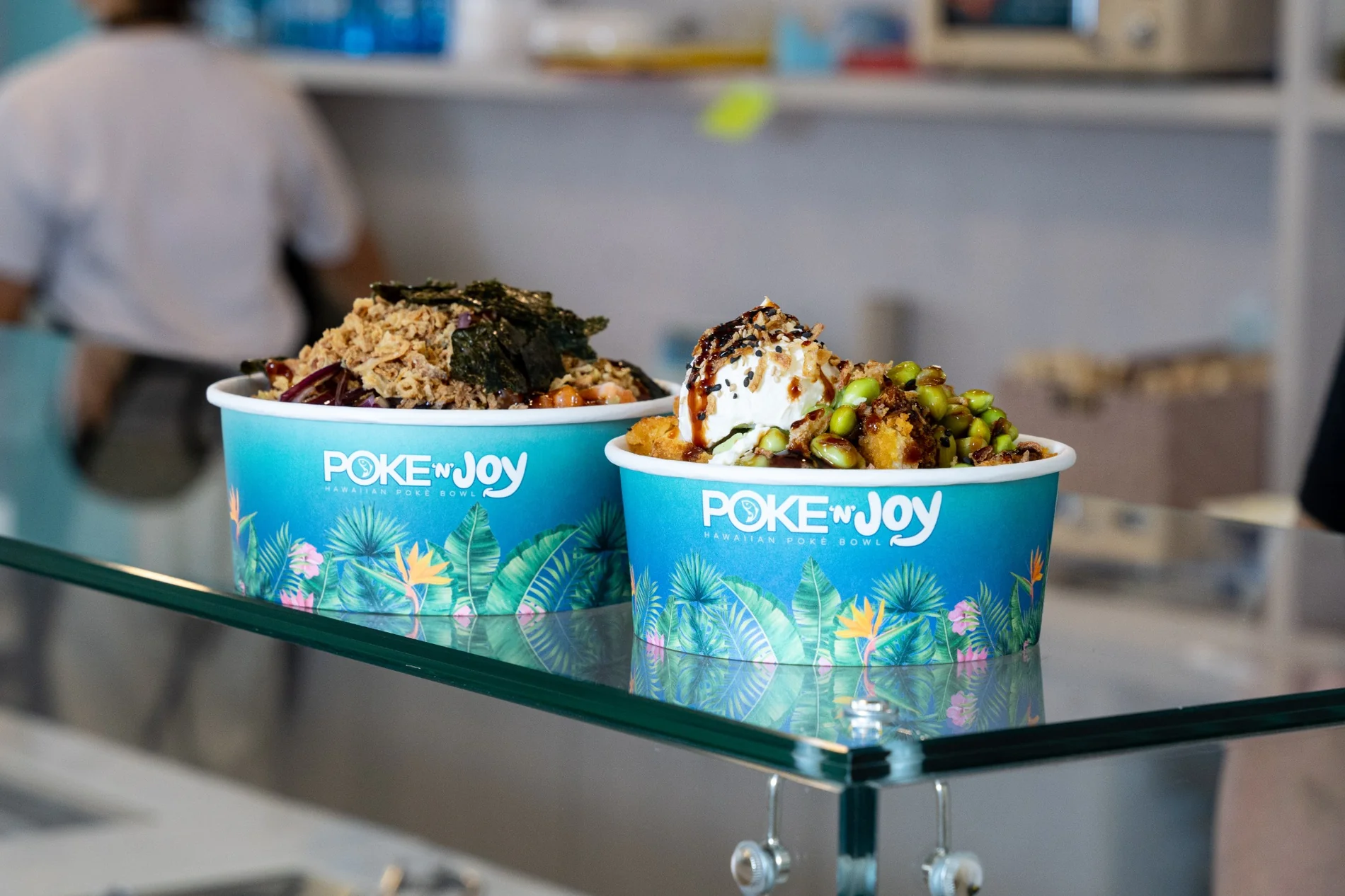 Poke’n’Joy, bowl servite al banco